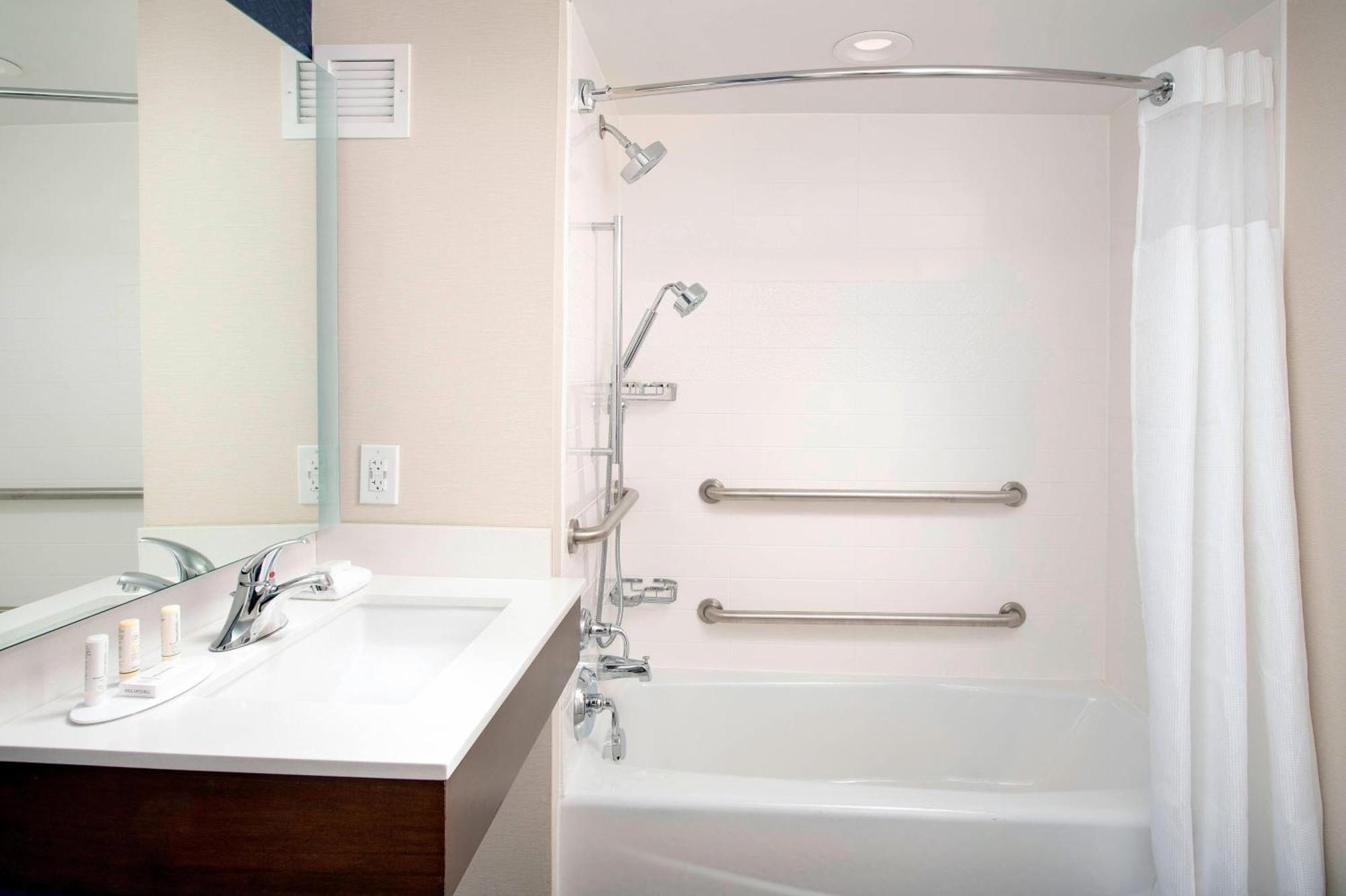 Fairfield Inn & Suites By Marriott Alexandria West/Mark Center Eksteriør billede